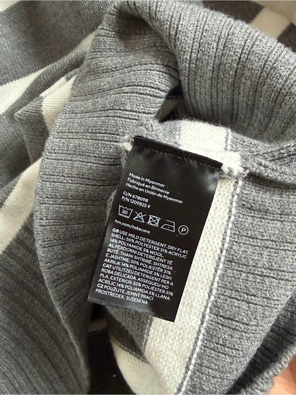 H&M Striped Thick Crewneck Sweater - Picture 4 of 4